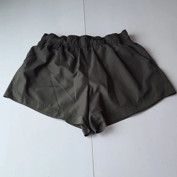 Athletic Works Women’s Green Athletic Shorts with 2 side pockets Size L (12-14) - Picture 1 of 8